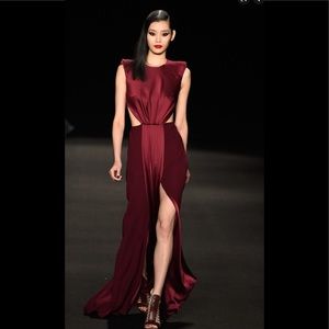 Monique Lhuiller runway gown.